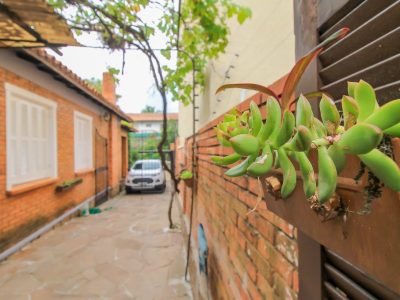 Casa à venda com 280m², 4 quartos, 1 suíte, 3 vagas no bairro Santo Antônio em Porto Alegre - Foto 29