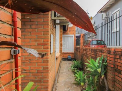 Casa à venda com 280m², 4 quartos, 1 suíte, 3 vagas no bairro Santo Antônio em Porto Alegre - Foto 34