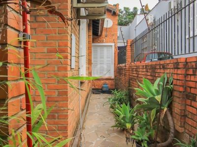 Casa à venda com 280m², 4 quartos, 1 suíte, 3 vagas no bairro Santo Antônio em Porto Alegre - Foto 35