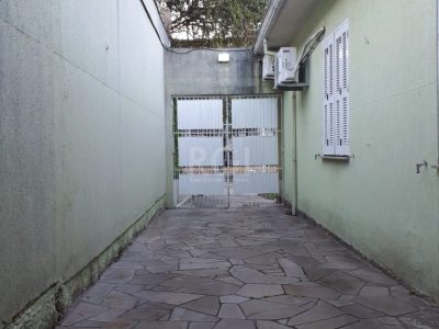 Casa à venda com 142m², 3 quartos, 1 suíte no bairro Partenon em Porto Alegre - Foto 4