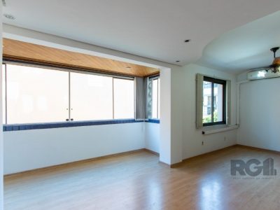 Apartamento à venda com 92m², 3 quartos, 1 suíte, 1 vaga no bairro Petrópolis em Porto Alegre - Foto 11