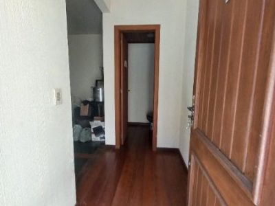 Casa à venda com 171m², 3 quartos, 1 suíte, 3 vagas no bairro Ipanema em Porto Alegre - Foto 2