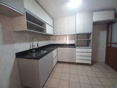 Casa à venda com 171m², 3 quartos, 1 suíte, 3 vagas no bairro Ipanema em Porto Alegre - Foto 9