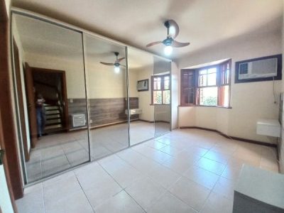 Casa à venda com 171m², 3 quartos, 1 suíte, 3 vagas no bairro Ipanema em Porto Alegre - Foto 22