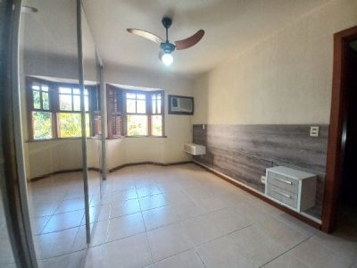 Casa à venda com 171m², 3 quartos, 1 suíte, 3 vagas no bairro Ipanema em Porto Alegre - Foto 23