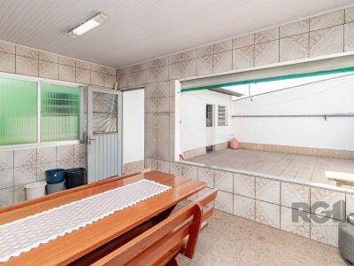 Casa à venda com 229m², 2 quartos, 1 suíte, 3 vagas no bairro Jardim Itu em Porto Alegre - Foto 12