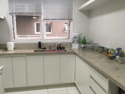 Apartamento à venda com 128m², 3 quartos, 3 suítes, 2 vagas no bairro Menino Deus em Porto Alegre - Foto 10