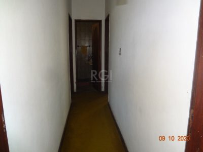 Casa à venda com 250m², 3 quartos no bairro Medianeira em Porto Alegre - Foto 4