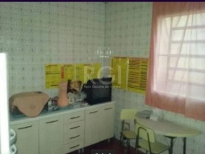 Casa à venda com 75m², 3 quartos, 2 vagas no bairro Partenon em Porto Alegre - Foto 5