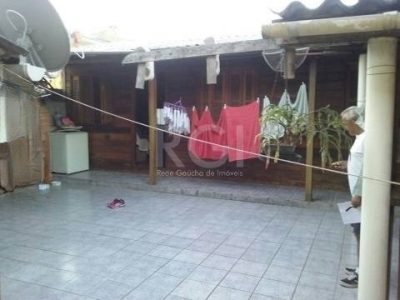 Casa à venda com 75m², 3 quartos, 2 vagas no bairro Partenon em Porto Alegre - Foto 8