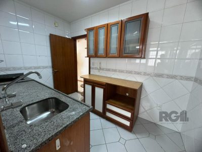 Apartamento à venda com 109m², 3 quartos, 1 suíte, 1 vaga no bairro Medianeira em Porto Alegre - Foto 9