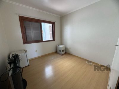 Apartamento à venda com 109m², 3 quartos, 1 suíte, 1 vaga no bairro Medianeira em Porto Alegre - Foto 12