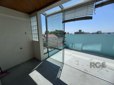 Apartamento à venda com 109m², 3 quartos, 1 suíte, 1 vaga no bairro Medianeira em Porto Alegre - Foto 16