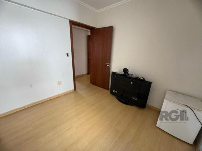 Apartamento à venda com 109m², 3 quartos, 1 suíte, 1 vaga no bairro Medianeira em Porto Alegre - Foto 14