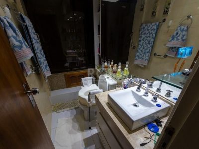 Apartamento à venda com 243m², 2 quartos, 1 suíte, 3 vagas no bairro Menino Deus em Porto Alegre - Foto 14