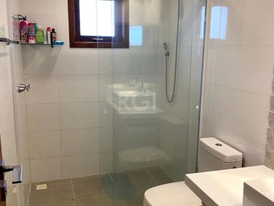 Casa à venda com 137m², 3 quartos, 1 suíte, 3 vagas no bairro Tristeza em Porto Alegre - Foto 15