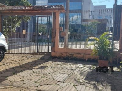 Casa à venda com 638m², 2 quartos, 1 suíte, 2 vagas no bairro Glória em Porto Alegre - Foto 5