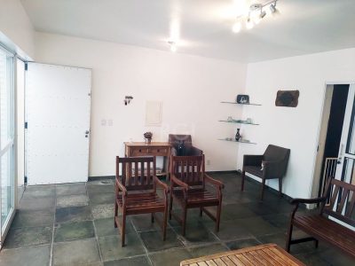 Casa à venda com 233m², 4 quartos, 2 suítes, 2 vagas no bairro Ipanema em Porto Alegre - Foto 4