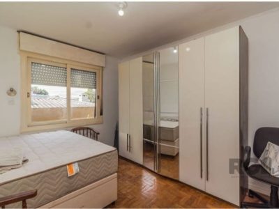 Casa à venda com 414m², 4 quartos, 1 suíte, 4 vagas no bairro Santo Antônio em Porto Alegre - Foto 25