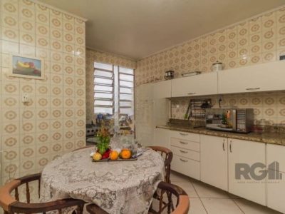 Casa à venda com 414m², 4 quartos, 1 suíte, 4 vagas no bairro Santo Antônio em Porto Alegre - Foto 27