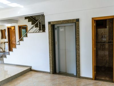 Casa à venda com 549m², 3 quartos, 3 suítes, 6 vagas no bairro Chácara das Pedras em Porto Alegre - Foto 9