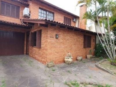 Casa à venda com 186m², 3 quartos, 1 suíte, 4 vagas no bairro Ipanema em Porto Alegre - Foto 2