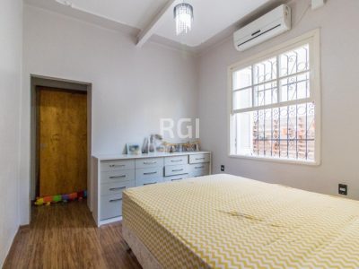 Casa à venda com 330m², 6 quartos, 2 suítes, 9 vagas no bairro Menino Deus em Porto Alegre - Foto 3