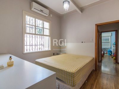 Casa à venda com 330m², 6 quartos, 2 suítes, 9 vagas no bairro Menino Deus em Porto Alegre - Foto 4