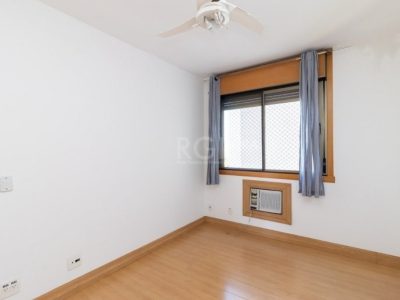 Apartamento à venda com 106m², 3 quartos, 1 suíte, 2 vagas no bairro Floresta em Porto Alegre - Foto 11