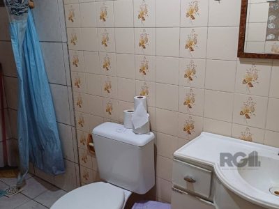 Casa à venda com 65m², 3 quartos, 1 suíte, 5 vagas no bairro Glória em Porto Alegre - Foto 9