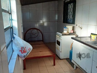 Casa à venda com 65m², 3 quartos, 1 suíte, 5 vagas no bairro Glória em Porto Alegre - Foto 14