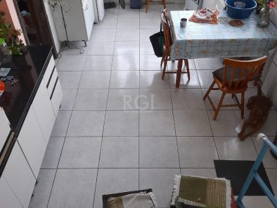 Casa à venda com 215m², 4 quartos, 1 vaga no bairro Partenon em Porto Alegre - Foto 10