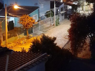 Casa à venda com 215m², 4 quartos, 1 vaga no bairro Partenon em Porto Alegre - Foto 9