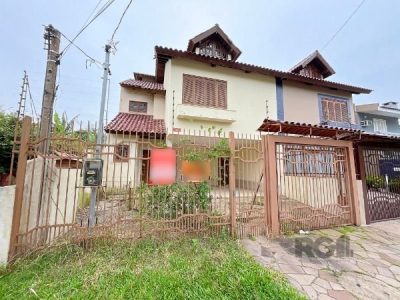 Casa à venda com 172m², 3 quartos, 2 suítes, 2 vagas no bairro Ipanema em Porto Alegre - Foto 2