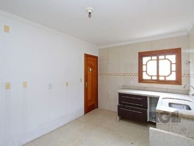 Casa à venda com 172m², 3 quartos, 2 suítes, 2 vagas no bairro Ipanema em Porto Alegre - Foto 11