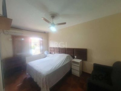 Casa à venda com 347m², 5 quartos, 3 suítes, 1 vaga no bairro Jardim Itu em Porto Alegre - Foto 7