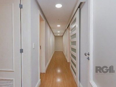 Apartamento à venda com 283m², 4 quartos, 1 suíte, 2 vagas no bairro Moinhos de Vento em Porto Alegre - Foto 18