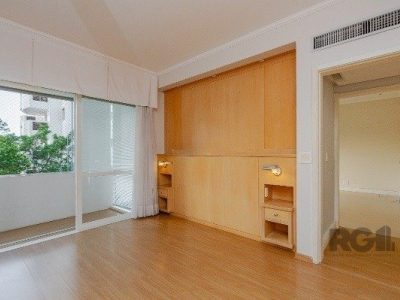 Apartamento à venda com 283m², 4 quartos, 1 suíte, 2 vagas no bairro Moinhos de Vento em Porto Alegre - Foto 33