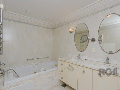 Apartamento à venda com 283m², 4 quartos, 1 suíte, 2 vagas no bairro Moinhos de Vento em Porto Alegre - Foto 35