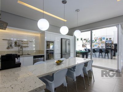 Casa à venda com 380m², 4 quartos, 4 suítes, 3 vagas no bairro Ipanema em Porto Alegre - Foto 21