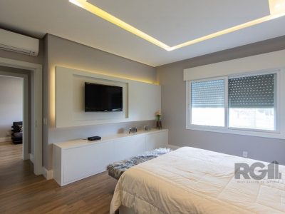 Casa à venda com 380m², 4 quartos, 4 suítes, 3 vagas no bairro Ipanema em Porto Alegre - Foto 42