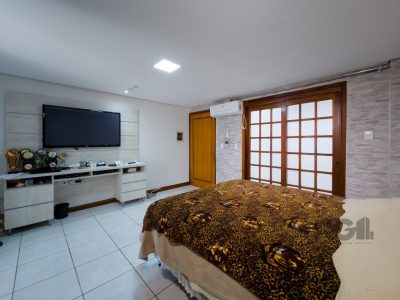 Casa à venda com 260m², 4 quartos, 2 suítes, 3 vagas no bairro Glória em Porto Alegre - Foto 27