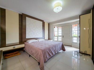 Casa à venda com 260m², 4 quartos, 2 suítes, 3 vagas no bairro Glória em Porto Alegre - Foto 29