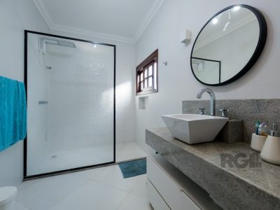 Casa à venda com 260m², 4 quartos, 2 suítes, 3 vagas no bairro Glória em Porto Alegre - Foto 42