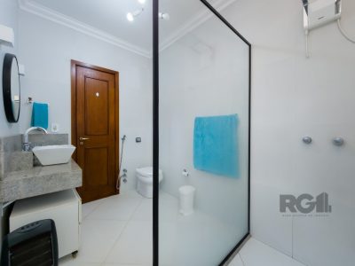 Casa à venda com 260m², 4 quartos, 2 suítes, 3 vagas no bairro Glória em Porto Alegre - Foto 43