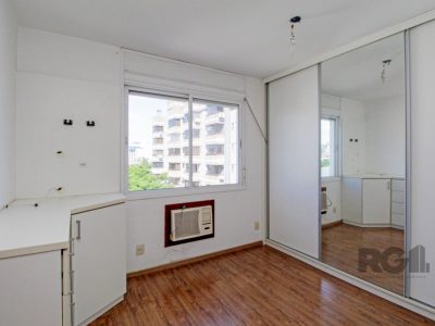 Apartamento à venda com 72m², 2 quartos, 1 suíte, 2 vagas no bairro Menino Deus em Porto Alegre - Foto 3