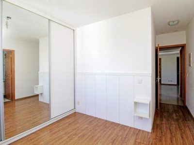 Apartamento à venda com 72m², 2 quartos, 1 suíte, 2 vagas no bairro Menino Deus em Porto Alegre - Foto 4