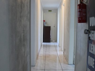 Casa à venda com 221m², 3 quartos, 1 suíte, 4 vagas no bairro Tristeza em Porto Alegre - Foto 13