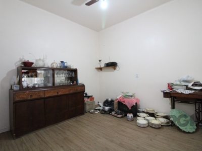 Casa à venda com 240m², 4 quartos, 1 suíte, 3 vagas no bairro Partenon em Porto Alegre - Foto 13