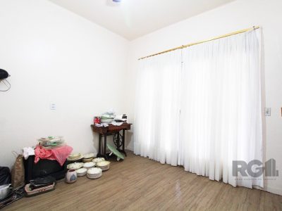 Casa à venda com 240m², 4 quartos, 1 suíte, 3 vagas no bairro Partenon em Porto Alegre - Foto 14